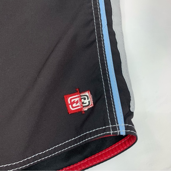 Billabong Men's Board Short Size 33 color black with billabong accesory tool - Picture 3 of 15